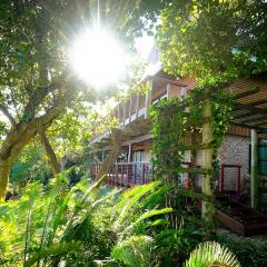 2BR Retreat Near Game Reserve