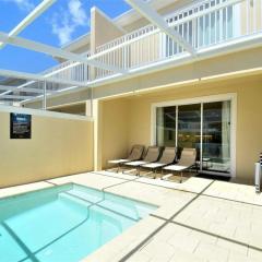 3-bedroom townhome with Private Pool & King Bed! Close to Disney!