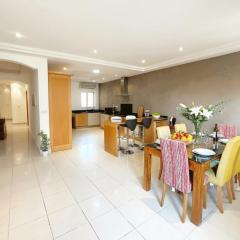 Spacious 4-Bedroom Apartment with Sea View