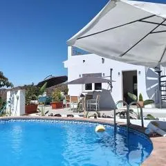 Ocean and mountain cottage with pool