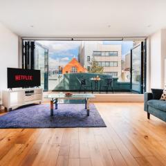 Loft Apartment in Farringdon with a Terrace