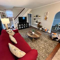 Comfy Cozy Bungalow Suite 2 10 min from Downtown