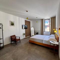 Charming 2 Bed room apartment with private Baths in City Center