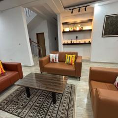 Elegant villa with 5 furnished bedrooms