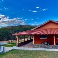 Recanto da Alegria - Casa em Cunha com Jacuzzi,Piscina,Rede,Churrasqueira,Lareira,Deck, Banco de coração