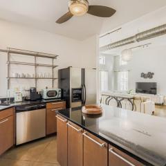 SoCo Haven Retreat - Sleeps 8 - Wifi & Fire Pit