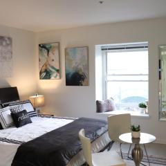 LOVELY STUDIO ON THE PROMENADE! free parking