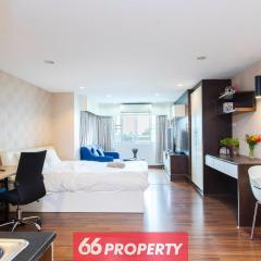 Nimman Desk with Screen Best Location Smart TV