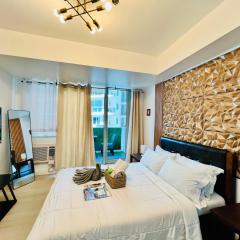 Scr GlamourINetFlixIBalconyICozy