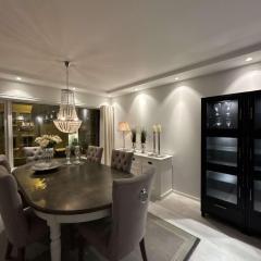 Cityscape Retreat - Central and modern apartment