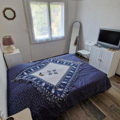 Chambre cosy avec salle-de-bain privative
