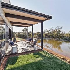 Lang Chalet - Vineyard Bliss on the Waterfront