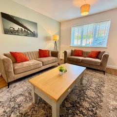 LuxoHaus Luxury 4 Bedroom Home By AltoLuxo Short Lets Serviced Accommodation With Free Wifi & Parking