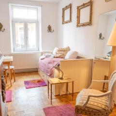 Zimmer in Künstlerwohnung