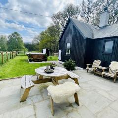2 bed lodge with private hot tub in Aviemore