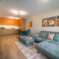 TRINAVIS Boutique Apartments, OWN PRIVATE PARKING, City Center, Entire Apartment