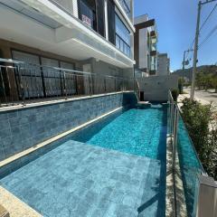 cód 161 - Apartamento com Jacuzzi, á poucos passos do mar!