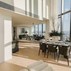 Two-Level Top Floor Penthouse Melbourne Square