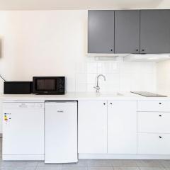 Bright studio with garage - Valmy District