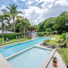 Paradizio 204 3br Beach-town Condo 7 Guests