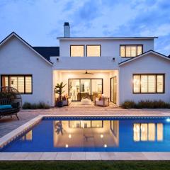 Breeze - Sparkling Pool - Mins to Old Town