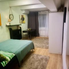 Studio 10 min walk from old town