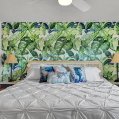 Newly Renovated 2 Bed with Beach Supplies, Trailer Space, Walk to Beach