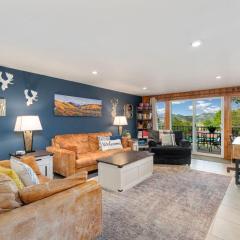 Hot Tub! Pets Ok! Perfect Estes Park Getaway, Walk to Town 3 Kings!