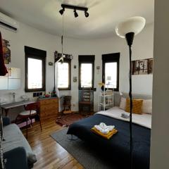 Central Artsy Studio, self check-in!