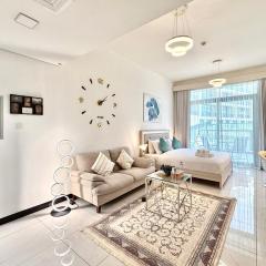 Luxury Studio Beside Circle Mall