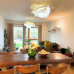 2Bed Apt in Vibrant Queens Park