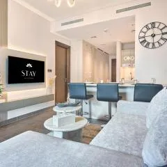 STAY BY LATINEM Luxury 1BR and Study Holiday Home CC 2608 Near Downtown
