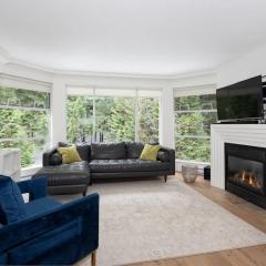 Woodrun Lodge 518 | Ski-in, Ski-Out, Hot Tub, Heated Pool, Parking