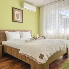 Two-Bedroom Central and Cosy Apartment