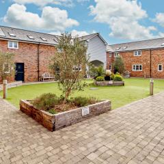 3 Bed in Newport 90250