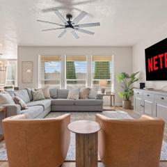 4BR Retreat With Hot Tub Greenbelt Pond Sleeps 12