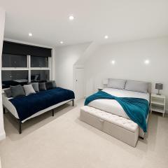 2 bed flat, sleeps 8, driveway, 5 Mins to Brixton