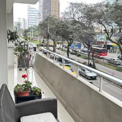 Miraflores apartment with a beautiful Kennedy balcony