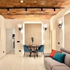 Boutique Apartment Steps from Colosseum