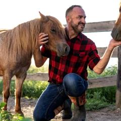 Cute Cottage on Working Farm for Farmstay Glamping Getaways to Virginia - Perfect for Animal Lovers