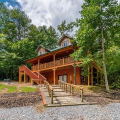 Refreshed Cabin with Spa and Private Deck in Sautee Nacoochee, Georgia