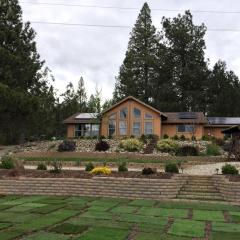 Luxury Cabin Rental with a Fire Pit in Coulterville, California