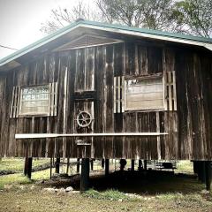 Fascinating Off-Grid River House for an Authentic Escape into Nature on the Alabama River