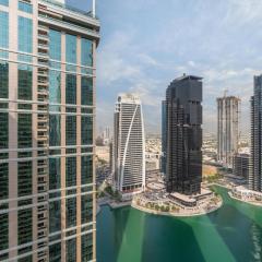 Samaya Holiday Homes - Elegant 1BR Stunning Lake View - Next to Metro
