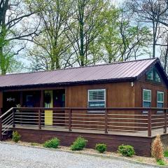 Entire Three Cabins Property Perfect for Big Groups in Marion, Illinois