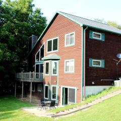 Lakefront Vacation Rental with a Deck and Hot Tub near Wisconsin Dells