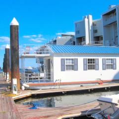 Blue Pearl Houseboat in Boston Harbor Wifi, A/C,