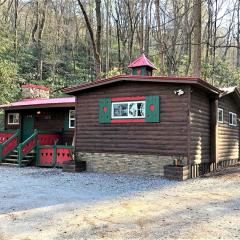 Creekfront Cabin Amazing for Families in Helen, Georgia