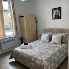 Home away from home Fresh, Cozy Room in Greenwich