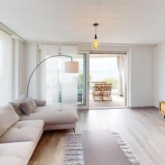 Bright, Spacious 2-bed Apt - Balcony Lake View! RGP13